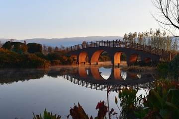 西昌邛海小渔村拱桥