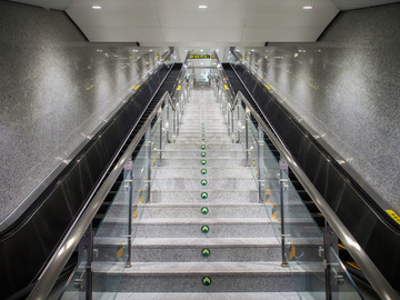 青岛地铁楼梯