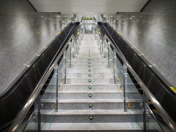 青岛地铁楼梯