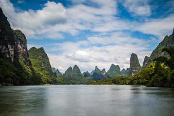 漓江下龙湾风光