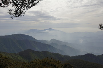 群山逶迤