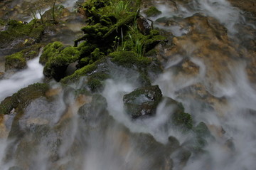 山泉溪流