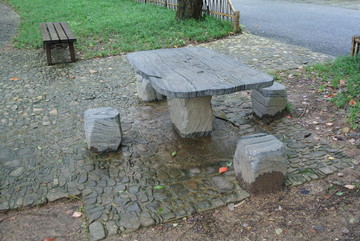 石桌