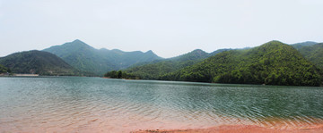 湖泊山水全景图