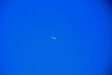 纯净蓝天飞机