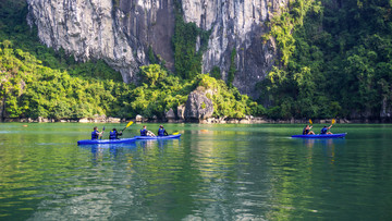 下龙湾月亮湖