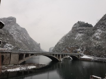 大桥雪景