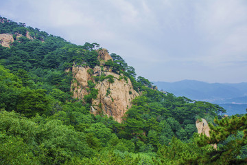 千山莲花山峰与连绵群山