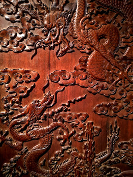 中国古代红木家具上的龙纹雕花