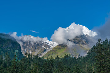 贡嘎雪山