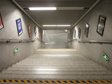 地下通道楼梯