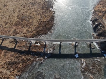 航拍铁路跨湖大桥