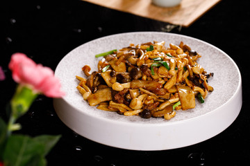 炒山菇