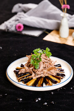 腱子肉拌茄子