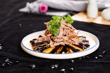 腱子肉拌茄子