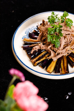 腱子肉拌茄子