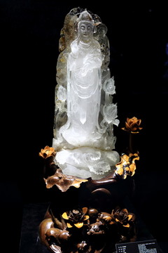 水晶菩萨雕像