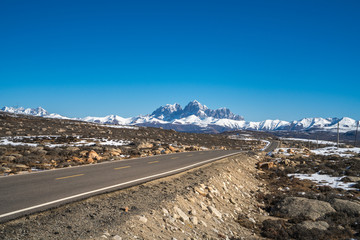 川西高原雪山公路