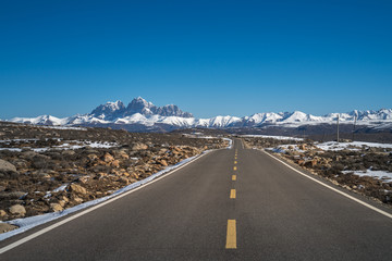 川西高原雪山公路