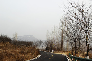 山路急下坡