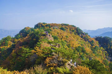 千山小黄山青蛇岭与山峰群山秋景