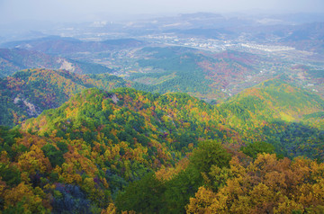 千山小黄山景区连绵山峰山脉秋景