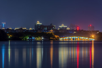 福建泉州西湖公园二十一孔桥夜景