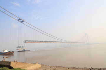 在建的杨泗港大桥