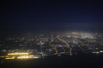 俯瞰上海浦东机场夜景全景