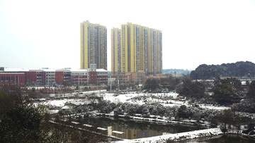 白雪皑皑