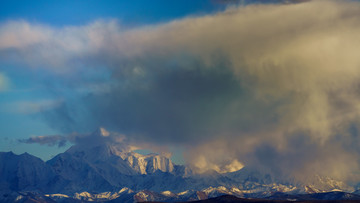 甘孜贡嘎大雪山山脉风光