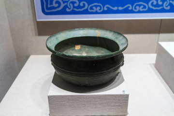 内蒙古博物院藏品明代鱼莲纹铜锅
