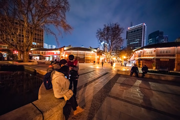 昆明老街夜景甬道街