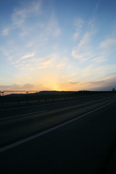 高速公路日出朝阳