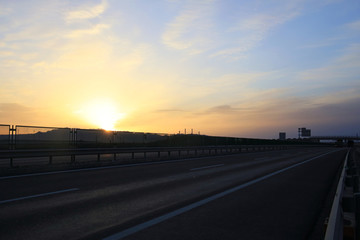 高速公路夕阳日落