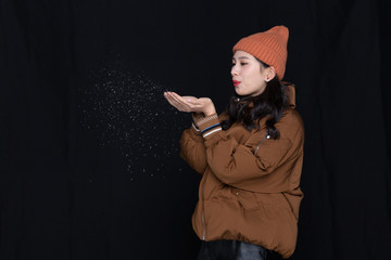 女孩玩雪图片大全