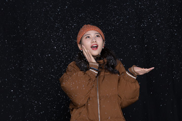 女孩玩雪图片大全