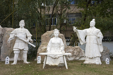 三国人物塑像