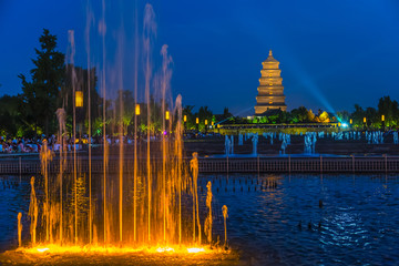 陕西西安大雁塔广场喷泉夜景