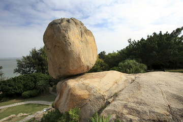 东山岛风动石景区