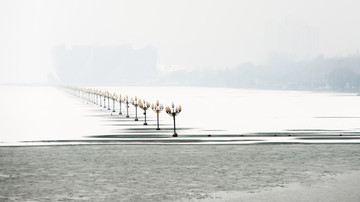 冬季云龙湖湖面结冰