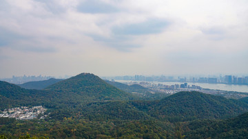 杭州虎跑山顶瞰杭州西湖钱塘江