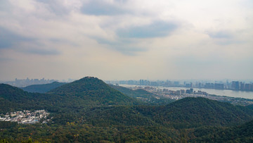 杭州虎跑山顶瞰杭州西湖钱塘江