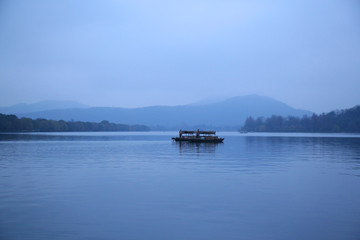 西湖山水装饰画