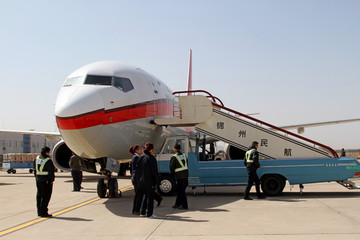 上海航空飞机在锦州机场