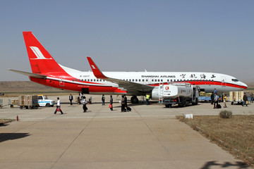 上海航空飞机在锦州机场