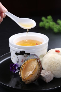 猴头菇炖鲍鱼汤