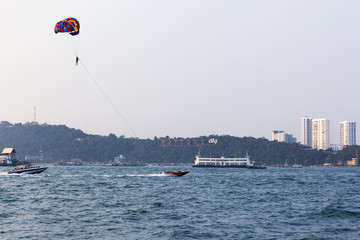 泰国芭提雅海上滑翔伞