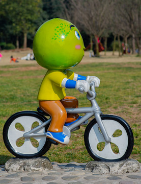 环保宣传绿色出行骑自行车