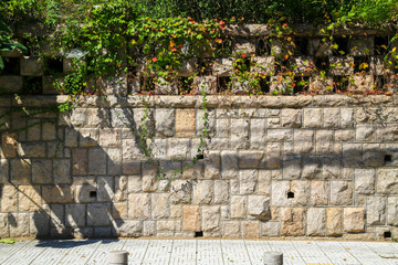 青岛老市区石头墙